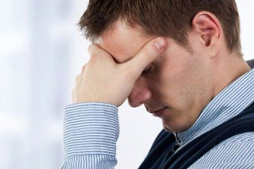 Sự thật nghiệt ngã đằng sau vết bầm trên cổ vợ