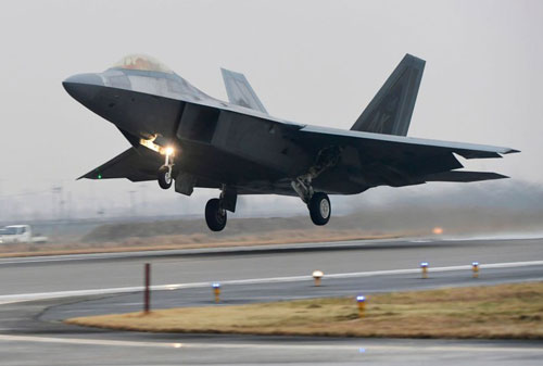 Tiêm kích tàng hình mạnh nhất của Mỹ "đo đất", thiệt hại nghiêm trọng