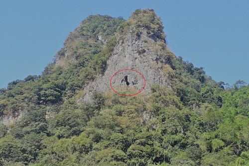 Khám phá hang quan tài kỳ bí "treo" lưng chừng núi