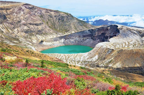 9 hồ miệng núi lửa đẹp nhất thế giới