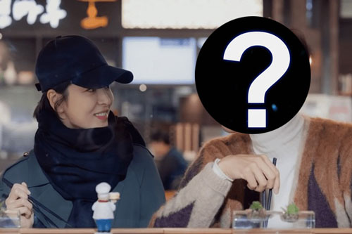 Xóa mọi "dấu vết" liên quan tới Song Joong Ki nhưng Song Hye Kyo lại giữ lại ảnh của người đàn ông bị nghi là nguyên nhân khiến cuộc hôn nhân thế kỷ tan vỡ