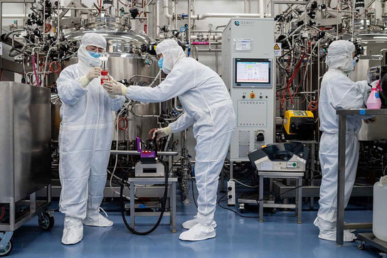 "Ai sở hữu vaccine COVID-19 sẽ giống vũ khí hạt nhân trong Chiến tranh Lạnh"