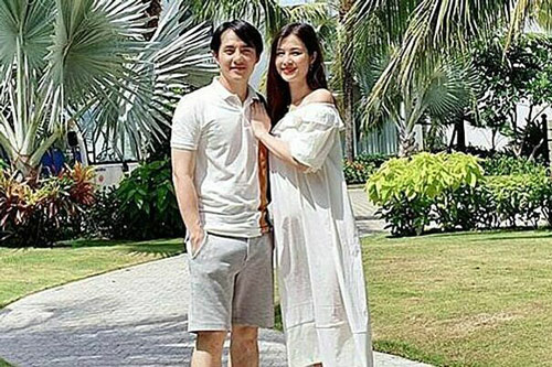 Đông Nhi "bế" bụng bầu đi du lịch Phú Quốc