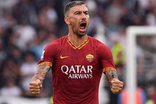 =4. Aleksandar Kolarov (AS Roma - 6 bàn thắng).