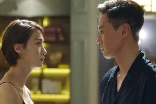 Vừa bước vào nhà, thấy vợ nằm gục trên sàn còn con gái thì gào khóc bên cạnh, hỏi ra mới biết bao lâu nay tôi quá tồi tệ