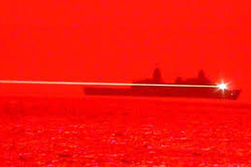 Mỹ thử nghiệm thành công vũ khí laser thiêu cháy máy bay không người lái