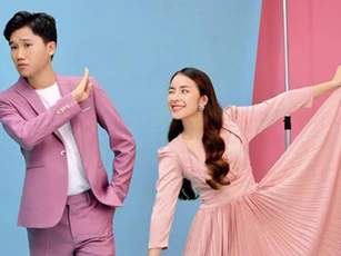 Hục hặc trên phim, cặp đôi Nhà trọ Balanha tung ảnh ngoài đời "tình bể bình"