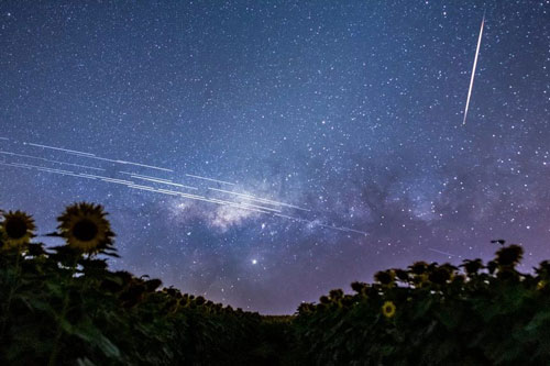 Những 'ngôi sao nhân tạo' khiến các nhà thiên văn học 'nổi đóa'