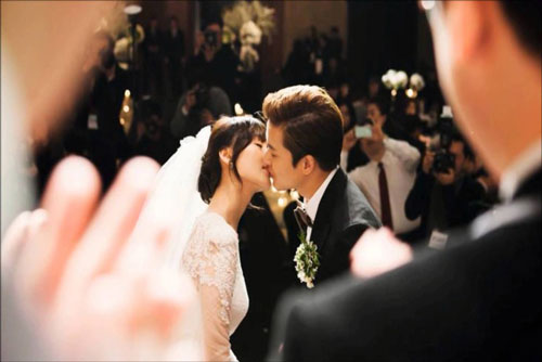 4 thần tượng lập gia đình khi mới ngoài 20 tuổi