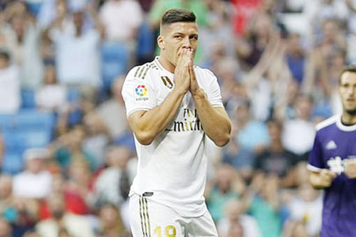 Jovic càng rớt giá, Real càng muốn "tống cổ"