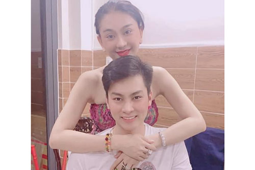 Lâm Khánh Chi mừng sinh nhật chồng trẻ