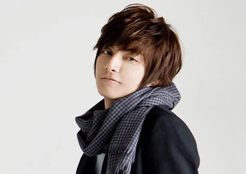 Kim Joon thủ vai Song Woo Bin. Đó là vai diễn kém nổi bật so với các thành viên khác. Dù vậy, việc góp mặt trong “bom tấn” như Vườn sao băng vẫn giúp Kim Joon và nhóm T-Max nhận sự chú ý lớn từ công chúng xứ Hàn. Những bài hát do nhóm thể hiện trong bộ phim như Paradise, Fight The Bad Feeling hay Something Happened To My Heart đều được yêu thích.