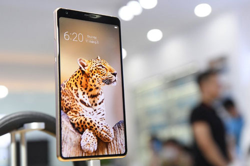 Bphone B86 chỉ có "nút" và vẫn không có "phím" bấm