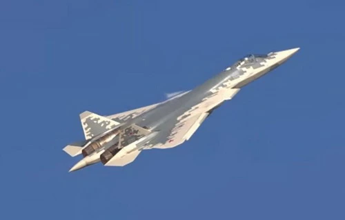 Trung Quốc cho rằng Su-57 thua xa J-10. Ảnh: Sohu.