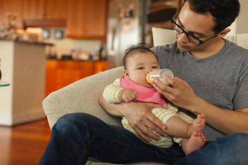 Ngày nào con gái cũng hỏi về mẹ, tôi chỉ biết nói dối mẹ đã qua đời, cho đến một ngày cô ấy xuất hiện trước mặt bố con tôi