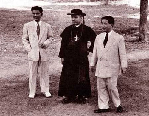 Giám mục ngô đình thục cùng ngô đình diệm (phải) và Ngô Đình Nhu.