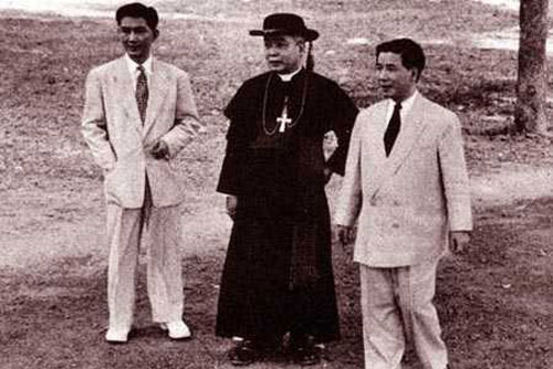 Ngày tháng 'vật vã chờ thời' của anh em họ Ngô