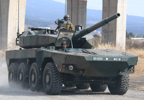 Xe tăng bánh lốp là một thuật ngữ không chính thức được sử dụng để chỉ một số xe bọc thép hạng nặng hiện đại gắn pháo (đôi khi cũng được gọi là xe tăng tấn công bánh lốp hoặc xe hỗ trợ hỏa lực cho bộ binh). Trong số các xe tăng bánh lốp hiện đại phải kể đến Type-16 do Nhật Bản sản xuất.
