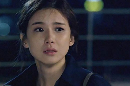 Vợ như hóa điên khi chồng cặp với người đàn bà hơn cả chục tuổi