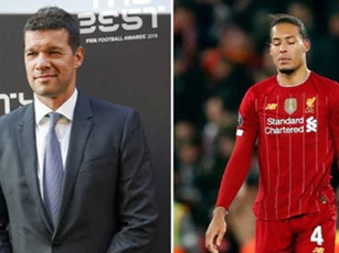 Ballack: 'Van Dijk quá may mắn'
