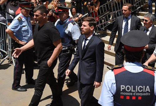 Messi từng muốn rời Tây Ban Nha vì bị ngược đãi