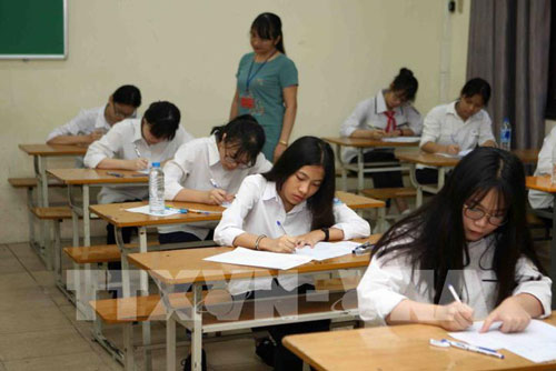 Không được sử dụng các thiết bị thu, phát thông tin trong khu vực coi thi