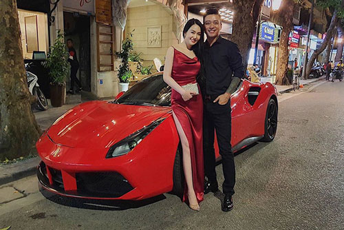 Hương Baby khoe món quà Tuấn Hưng tặng và khẳng định "mình chọn chồng chuẩn rồi này"