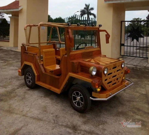 Thợ mộc tự chế xe Jeep gỗ chạy bằng động cơ xe máy Honda