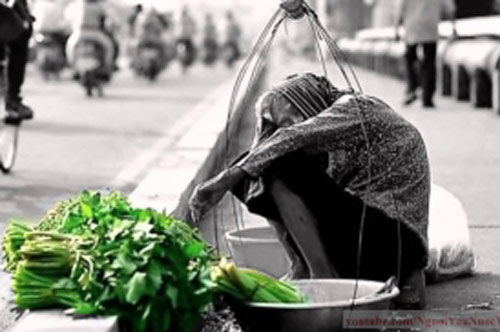 Lời hứa mua hàng và cái chết của bà lão bán rau