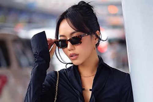 Diệu Nhi khoe eo thon nhưng fan chỉ rần rần với chiếc nhẫn bí ẩn trên ngón áp út