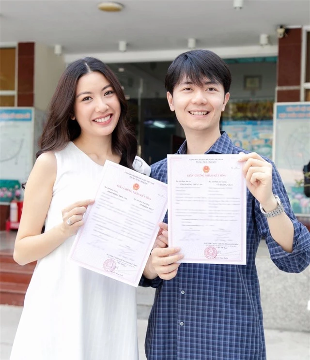 Á hậu Thúy Vân đã đăng ký kết hôn với doanh nhân hơn 10 tuổi - 2