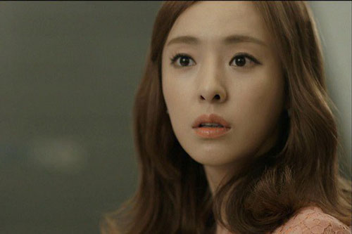 Quần quật làm mọi việc lớn nhỏ trong nhà vẫn bị mẹ chồng trách mắng, tôi tháo găng tay đáp trả mà bà lắp bắp không nên lời