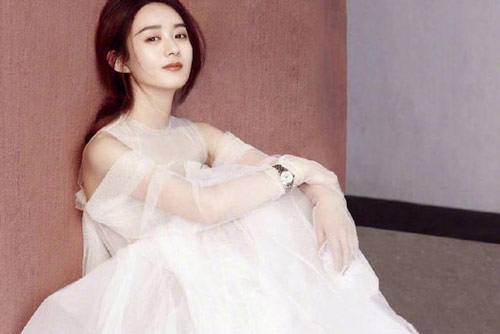 Khi mỹ nhân Hoa ngữ cùng diện váy cưới: Triệu Lệ Dĩnh, Dương Tử hay Địch Lệ Nhiệt Ba đẹp nhất?