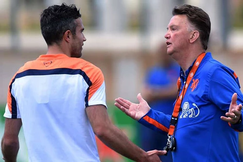 Van Persie và HLV Van Gaal.