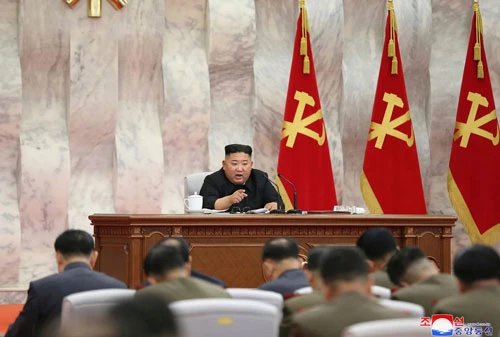 Sau thời gian vắng bóng không hiểu vì lý do gì, nhà lãnh đạo Triều Tiên đã tái xuất và triệu tập cuộc họp thảo luận về "các chính sách mới để tăng cường khả năng răn đe chiến tranh hạt nhân". (Nguồn: KCNA)