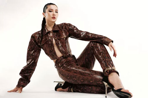 Thoát bóng Phan Linh, Diễm My 9x chứng minh sắc vóc nóng bỏng không thể rời mắt