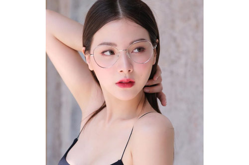 Nhan sắc xinh đẹp của mỹ nhân phim 'Chiếc lá bay' 