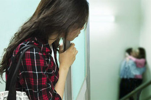 Tình địch tinh tướng gọi điện thông báo... trả chồng