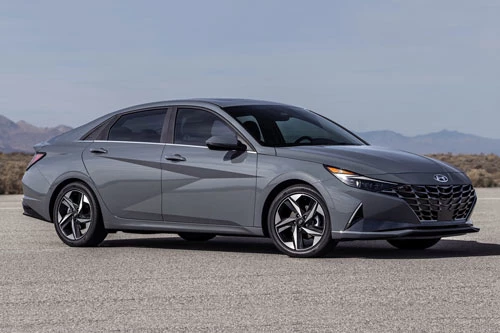 Hyundai Elantra Hybrid 2021.