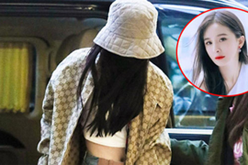 Dương Mịch mặc phục trang khỏe khoắn, để lộ vòng bụng phẳng lỳ