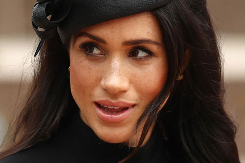 Meghan Markle nói hoàng gia Anh có âm mưu chống lại mình khiến dư luận càng thêm tức giận vì chi tiết vô lý