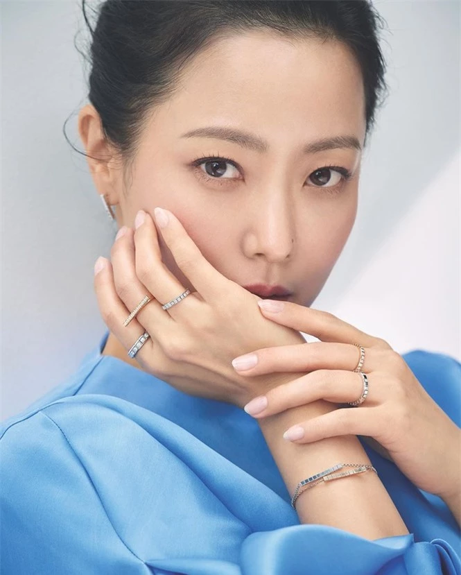 'Đệ nhất mỹ nhân Hàn' Kim Hee Sun ngoài tứ tuần trẻ đẹp khó tin - ảnh 10