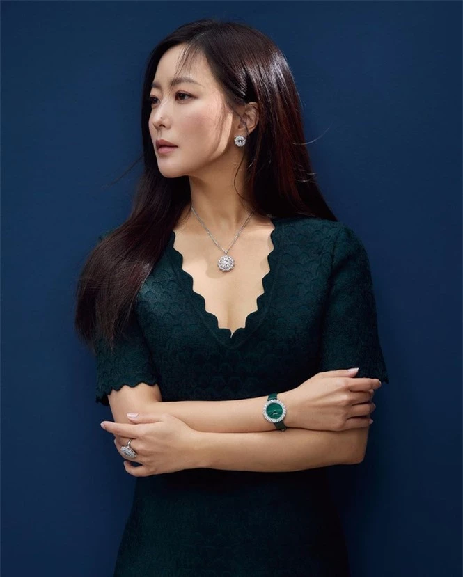 'Đệ nhất mỹ nhân Hàn' Kim Hee Sun ngoài tứ tuần trẻ đẹp khó tin - ảnh 9