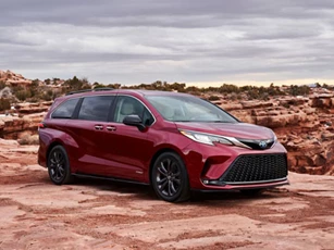 Khám phá xe minivan mới của Toyota, giá chưa công bố