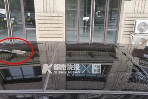 Phát hiện bạn trai ngoại tình, cô gái ném con dao chặt thịt vào đối phương nhưng không ngờ gây họa