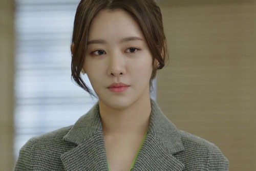 'Ngày cưới anh đón em về long trọng thì hôm nay em bỏ anh cũng phải rõ ràng…'