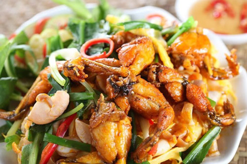 Cách làm ếch xào măng đưa cơm ngày mưa lạnh