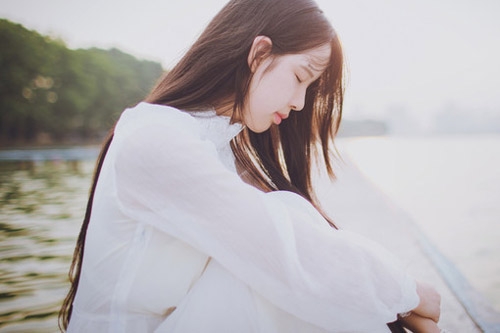 Chồng công khai qua lại với người yêu cũ ngay sau khi kết hôn