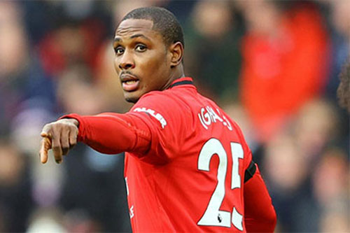 Fan M.U thi nhau 'đuổi khéo' Ighalo khỏi Old Trafford