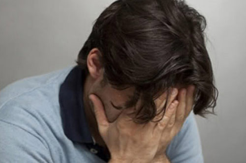 Nửa đêm nghe chuông điện thoại của vợ reo, tôi "chết đứng" khi vừa nhấc máy